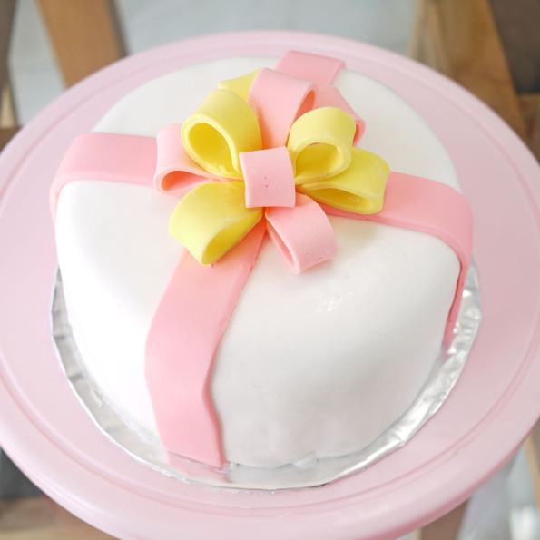 bow fondant cake 1