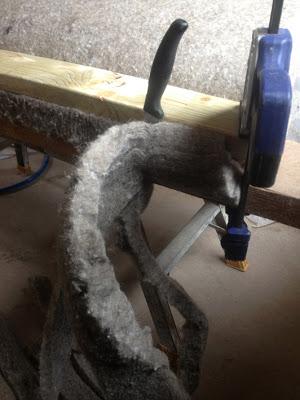 High-tech solution for cutting sheepswool insulation to size - two cramps, some wood and a breadknife