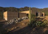 Tucson mountain retreat by DUST
