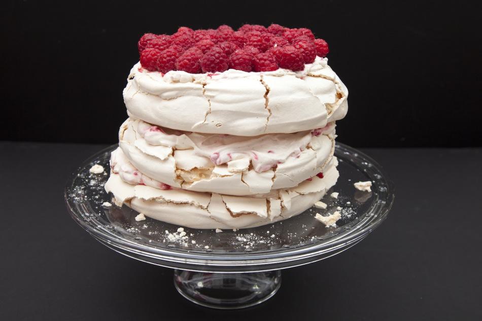 Meringue & berries cake 2
