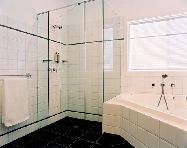 How to Choose Vanities and Sinks for Your Bathrooms