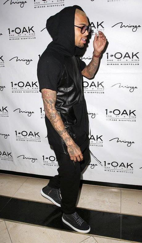  photo Chris-Brown-wears-FOG-Fear-of-God-LA-essential-short-sleeve-lambskin-hoodie-and-drop-crotch-sweatpants-3_zpsc55372ed.jpg