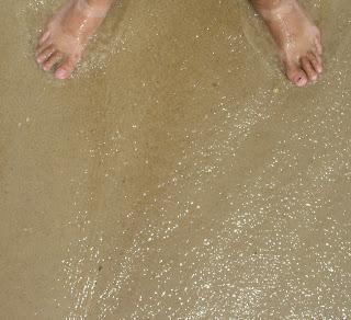 toes, sand