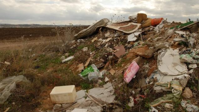 Settlers, Palestinians, Unite to Trash Garbage Plan