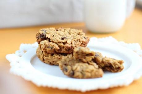 vegan peanut butter oatmeal raisin cookies 1 650x433 Peanut Butter Oatmeal Raisin Cookies 