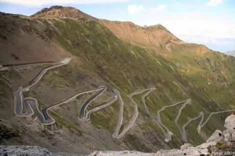 beautiful-roads-around-the-world-20