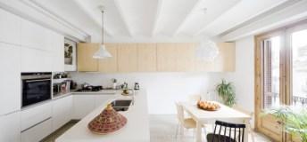 Reforma de una vivienda en Barcelona by Anna and Eugeni Bach