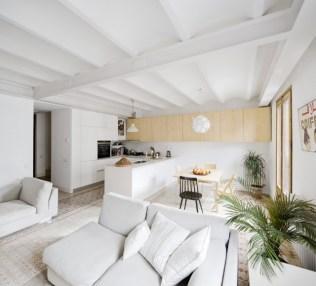 Reforma de una vivienda en Barcelona by Anna and Eugeni Bach