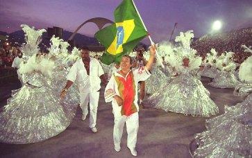 Joaozinho Trinta with the Brazilian flag