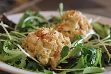 Guest Blogger: Luminous Vegans – Eggless-cellent Salad