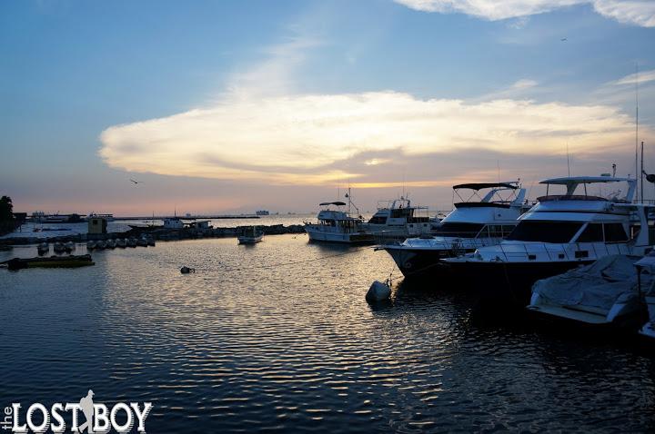 Manila Bay Sunset Cruise on a Yacht