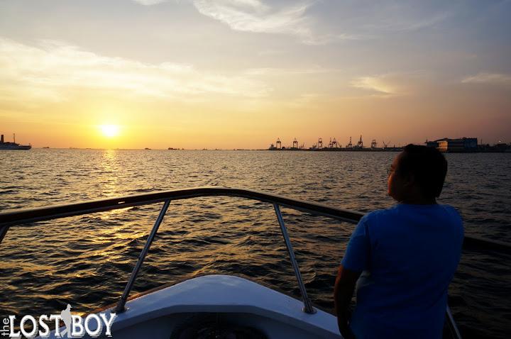 Manila Bay Sunset Cruise on a Yacht