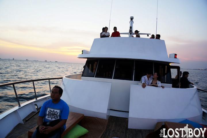 Manila Bay Sunset Cruise on a Yacht