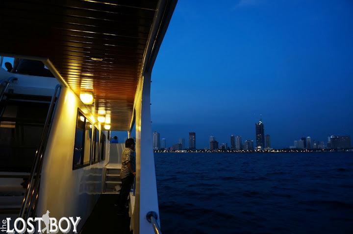 Manila Bay Sunset Cruise on a Yacht