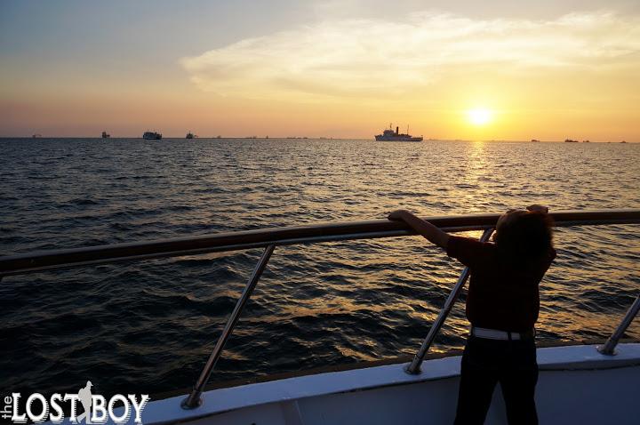 Manila Bay Sunset Cruise on a Yacht