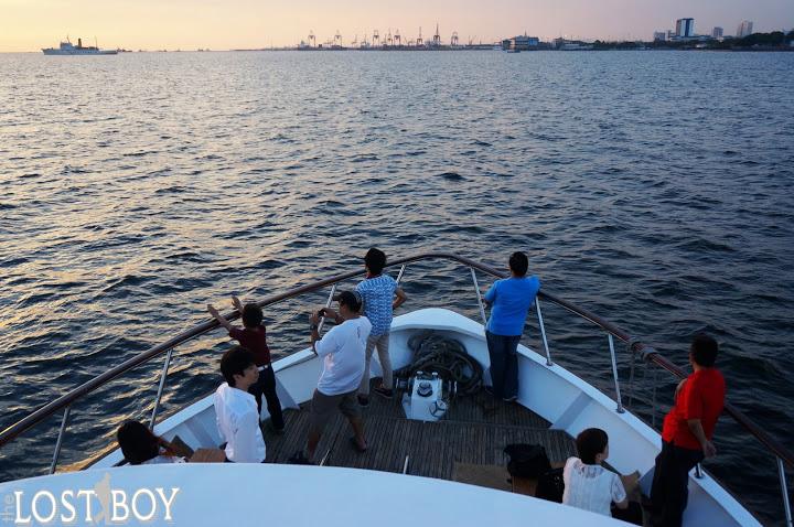 Manila Bay Sunset Cruise on a Yacht