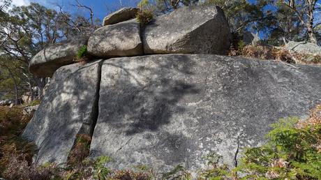 boulders at scorpion rocks west ridge walking track