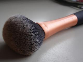 REVIEW: Real Techniques Powder Brush