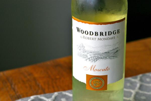 Nook-and-Sea-Blog-Beach-Southern-California-Seaside-Ocean-Winesicles-Popsicles-Summer-Recipe-Easy-Simple-Quick-Adult-Mint-Robert-Mondavi-Woodbridge-Moscato-Chile-Coquimbo-2012-Sweet-Dessert-Wine-White-Wood-Table-Runner