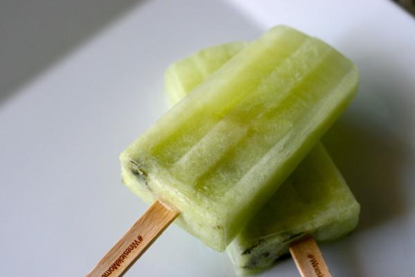Nook-and-Sea-Blog-Beach-Southern-California-Seaside-Ocean-Winesicles-Popsicles-Summer-Recipe-Easy-Simple-Quick-Adult-Mint-Robert-Mondavi-Woodbridge-Moscato-Chile-Coquimbo-2012-Sweet-Dessert-Green