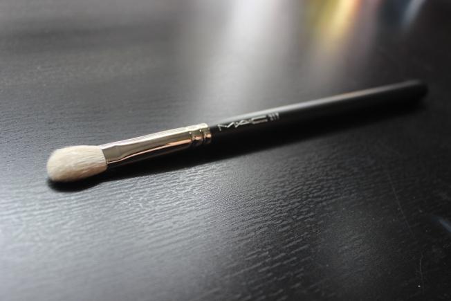 MAC 217 blending brush