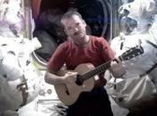 Chris Hadfield Sings “Space Oddity” Space [Video]