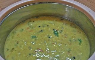 Pasiparupu-vellarikai kootu (Moongdal-cucumber stew)