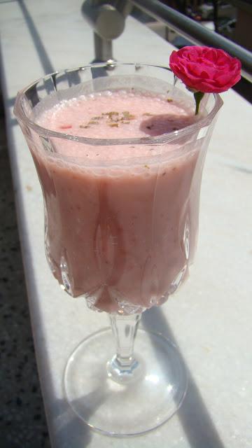 Berry Lassi/Smoothie And Hot days of Summer