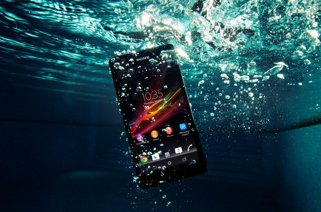  Xperia ZR  new smartphone from samsung