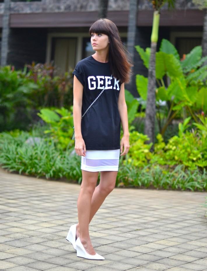 outfit geek t-shirt white pencil skirt and heels