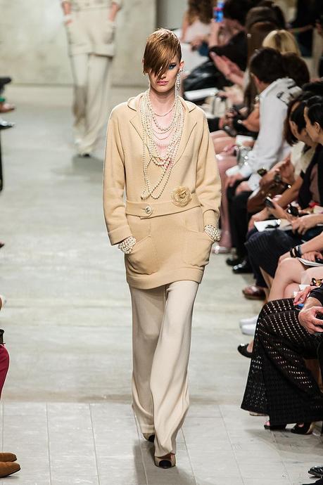 chanel resort2014 runway 01 113349802188Trending Now: Pretty Pearls