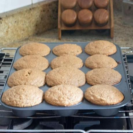 Healthy-oat-bran-muffins (10)