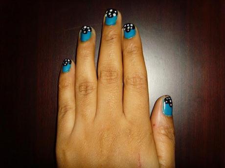 Easy Nail Art With Blue, White and Black Nail Paints