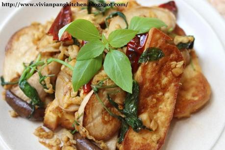 Stir Fried Oyster Mushroom with Tofu in 3 cups Chicken（三杯雞) Style