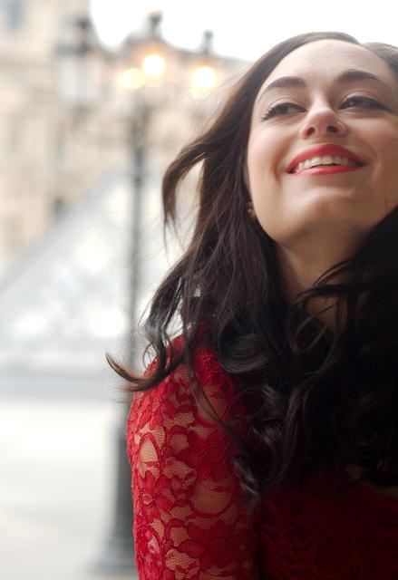 coco and vera, paris, street style, fashion blogger, brunette, in style, red lips