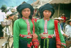 The Tai minority of Vietnam. This is not the same group as the Thai of Thailand, but they speak a related language. Groups include Black Tai, Red Tai, etc. They live in the north. Note dark skin.