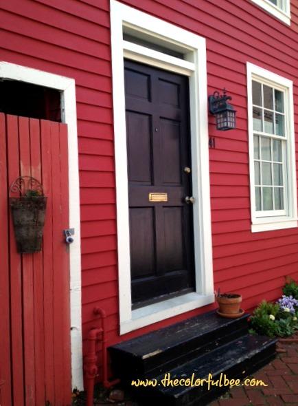 e red house black door