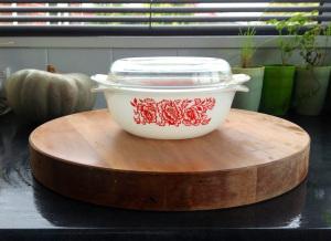 pyrex casserole dish glassware vintage retro thrifting