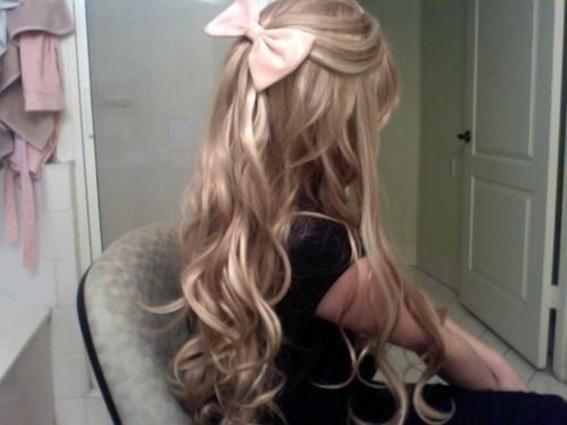 ilovegreeninsp_blonde_hair_tied_with_bow