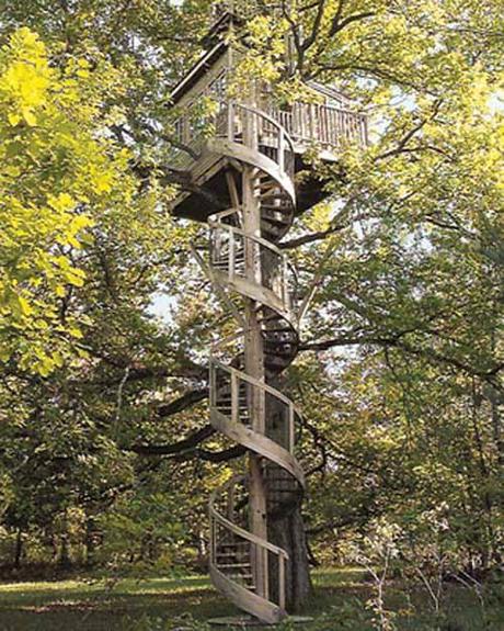 they all came to party and there's four to every stall, it gets frustrating, just pissing on this wall, seems like there's another story banging around every step you fake