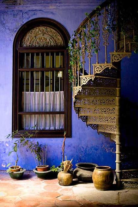 they all came to party and there's four to every stall, it gets frustrating, just pissing on this wall, seems like there's another story banging around every step you fake