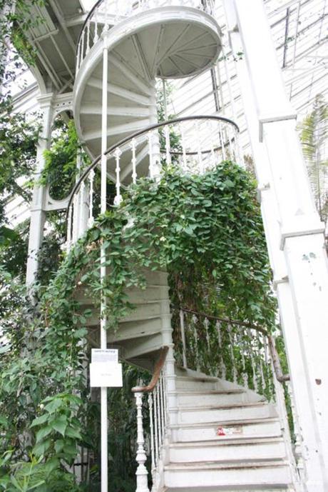 they all came to party and there's four to every stall, it gets frustrating, just pissing on this wall, seems like there's another story banging around every step you fake