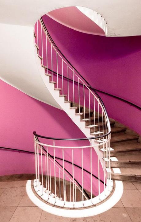 they all came to party and there's four to every stall, it gets frustrating, just pissing on this wall, seems like there's another story banging around every step you fake