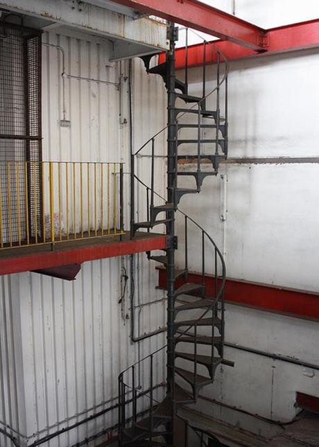 they all came to party and there's four to every stall, it gets frustrating, just pissing on this wall, seems like there's another story banging around every step you fake