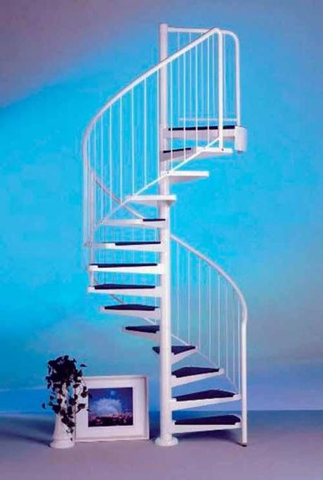 they all came to party and there's four to every stall, it gets frustrating, just pissing on this wall, seems like there's another story banging around every step you fake