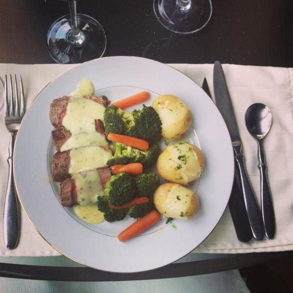 Beef medallions in bearnaise sauce with local vegetables