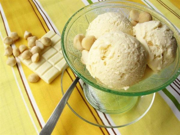White Chocolate Macadamia Ice Cream