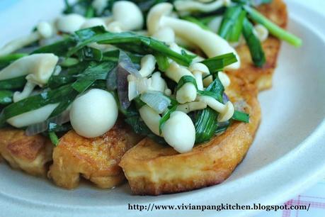 Stir fried White Shimeji Mushroom, Chives with Braised Tofu