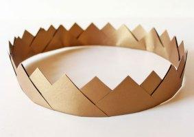 How to make a paper crown: http://www.etsy.com/blog/en/2012/how-tuesday-two-gold-crowns/