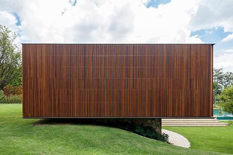 MDT-House-by-Isay-Weinfeld_Arthur-Casas_Paulo-Jacobsen_Bernardo-